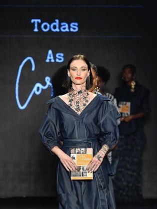 TODAS AS CORAS DESFILE THEAR